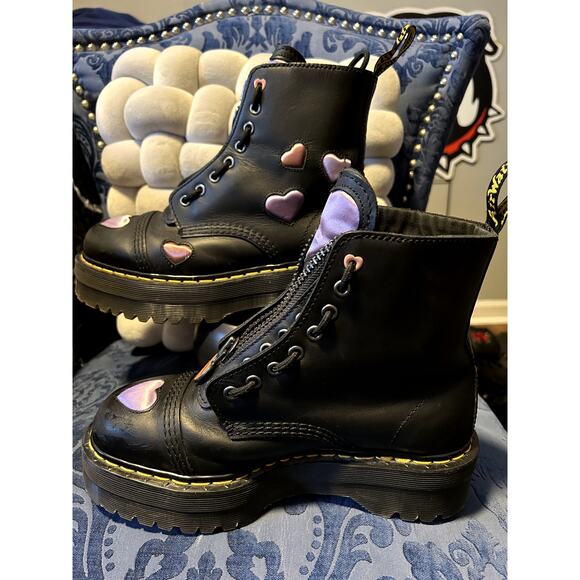 Dr Martens Sinclair Hearts Black size 9/EU 41 - Picture 2 of 6